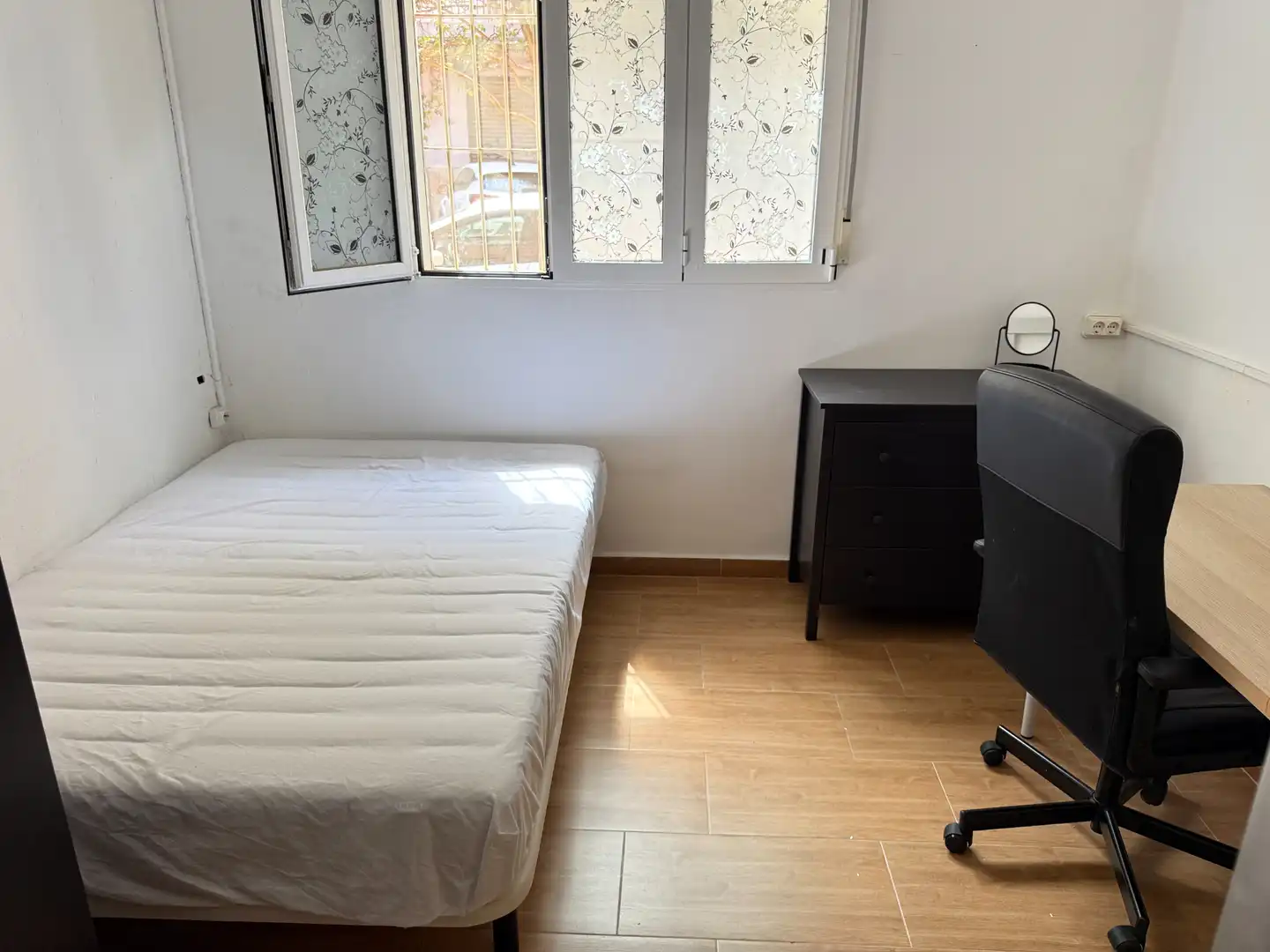 Bedroom of Flat for sale in Valencia  with Air Conditioner and Storage room
