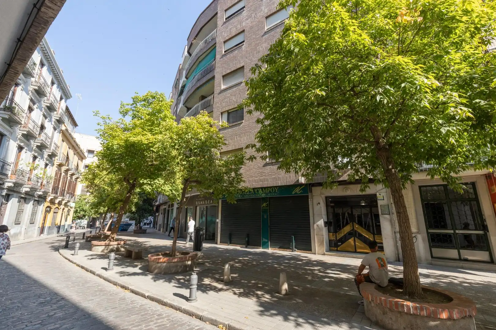 Außenansicht von Wohnung zum Verkauf in Granada mit Heizung, Terrasse und Balkon
