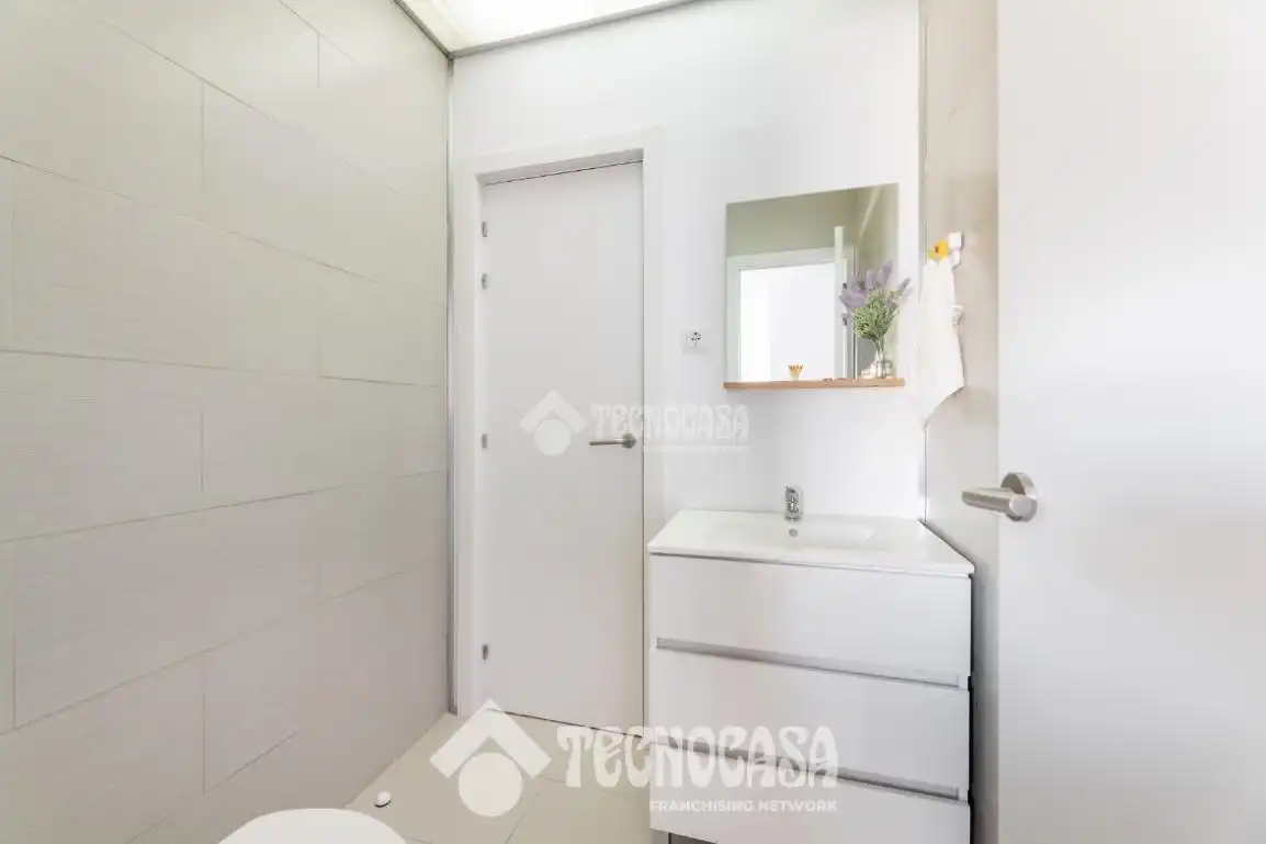 Bathroom of Flat for sale in Las Rozas de Madrid  with Storage room and Community pool