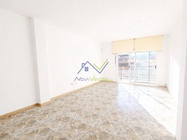 Flat with balcony for sale in Centre