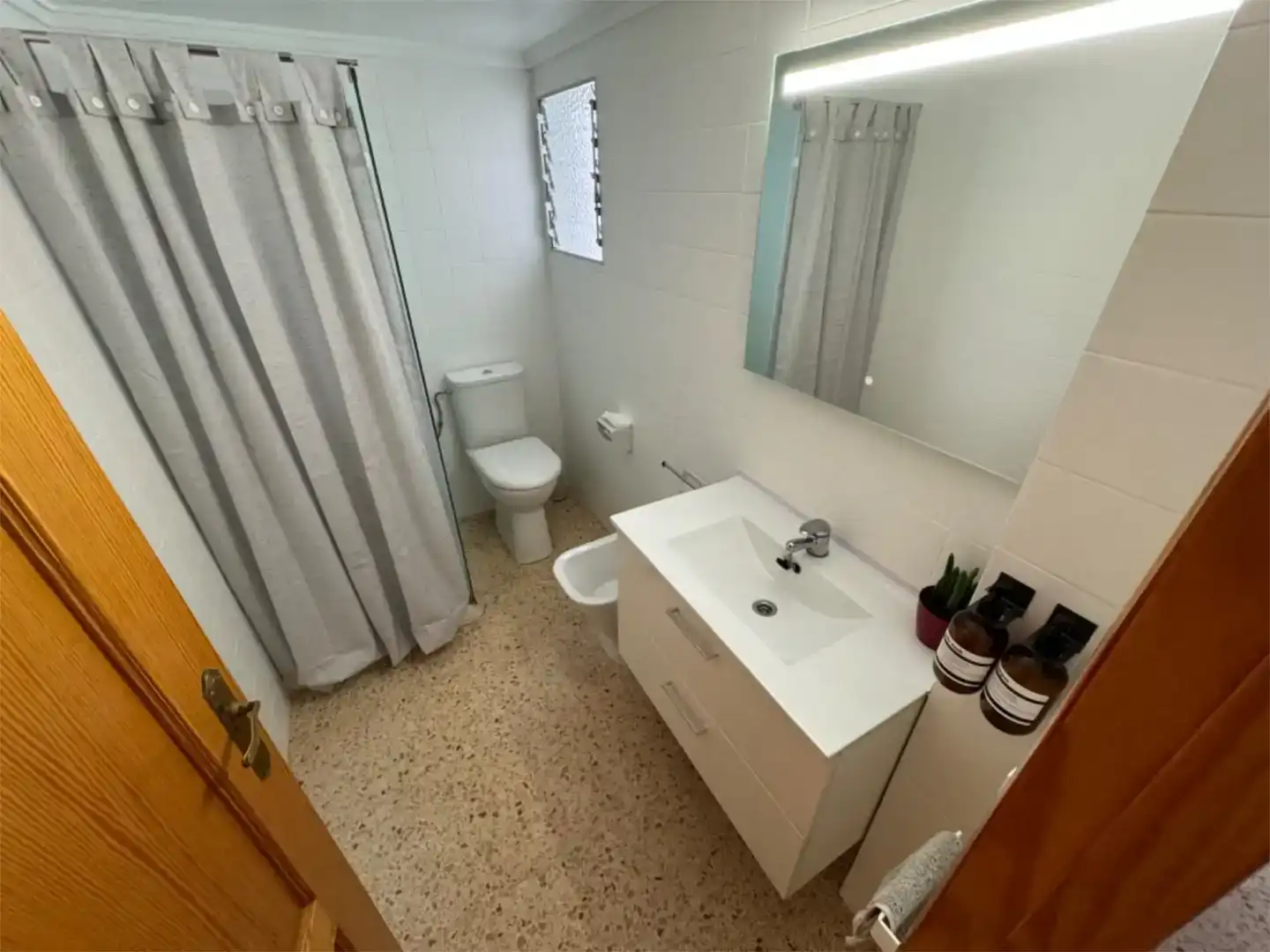 Bathroom of Flat for rent in Les Palmeres