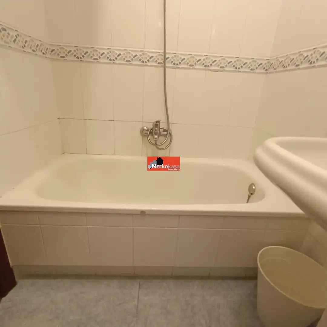 Bathroom of Flat for rent in Lugo  with Heating, Storage room and Furnished