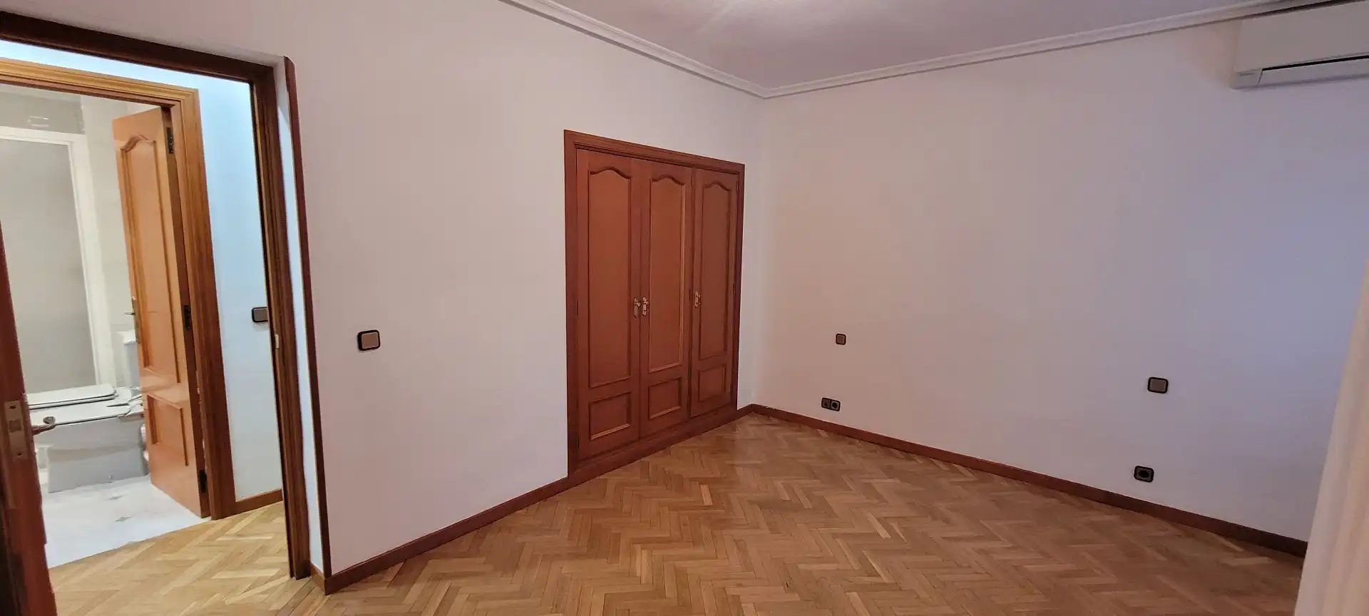 Bedroom of Flat for rent in Madrid  with Air Conditioner, Heating and Terrace