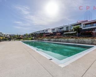 Piscina de Casa adosada de lloguer en Boadilla del Monte amb Aire condicionat, Calefacció i Moblat
