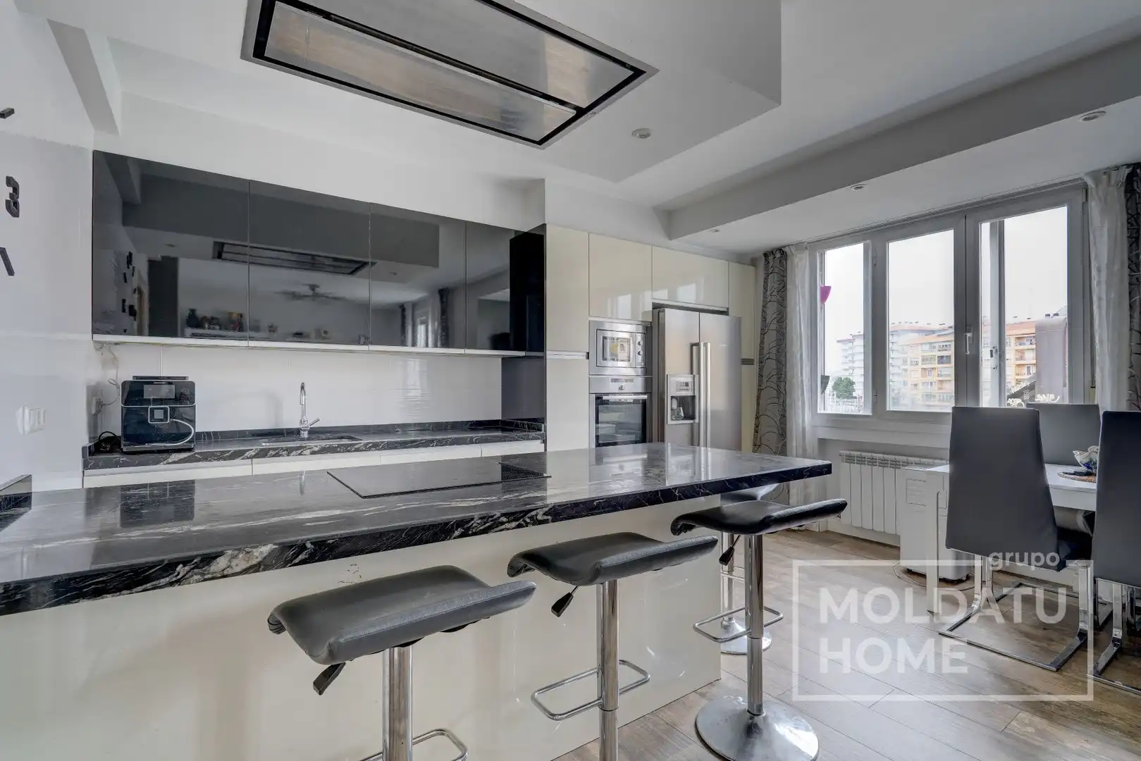Cocina de Piso en venta en Irun  con Calefacción, Trastero y Amueblado