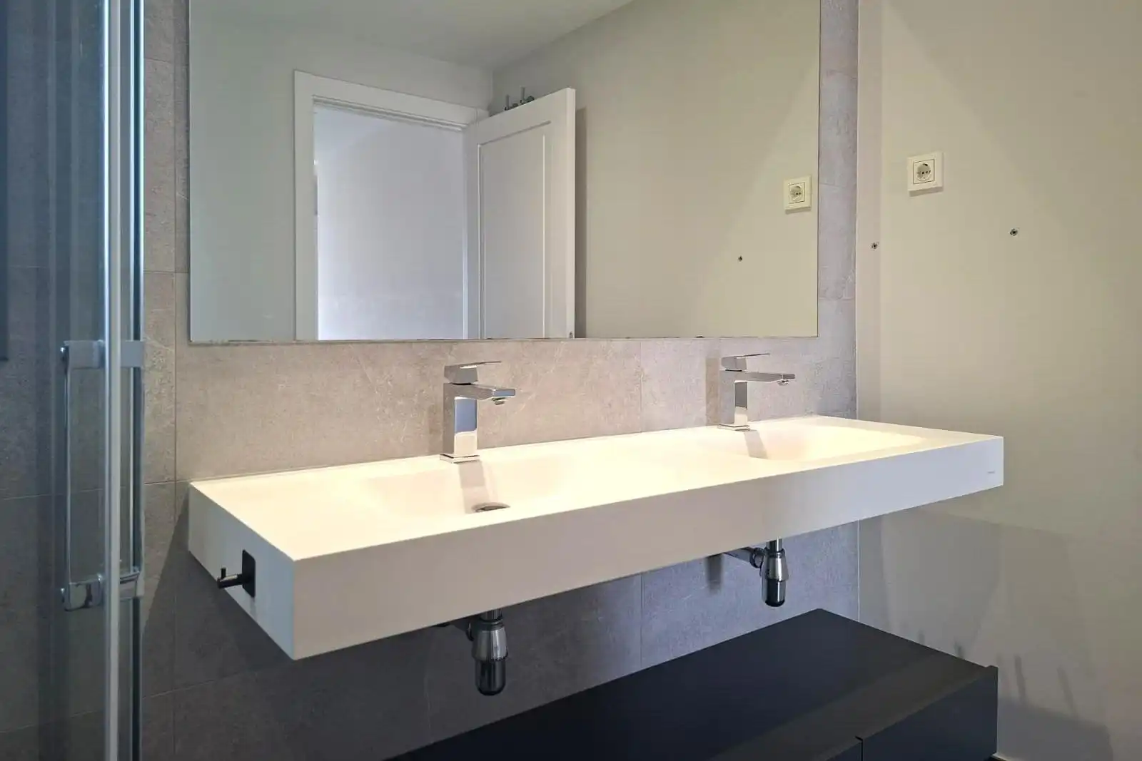 Bathroom of Attic for rent in Boadilla del Monte  with Terrace, Storage room and Community pool