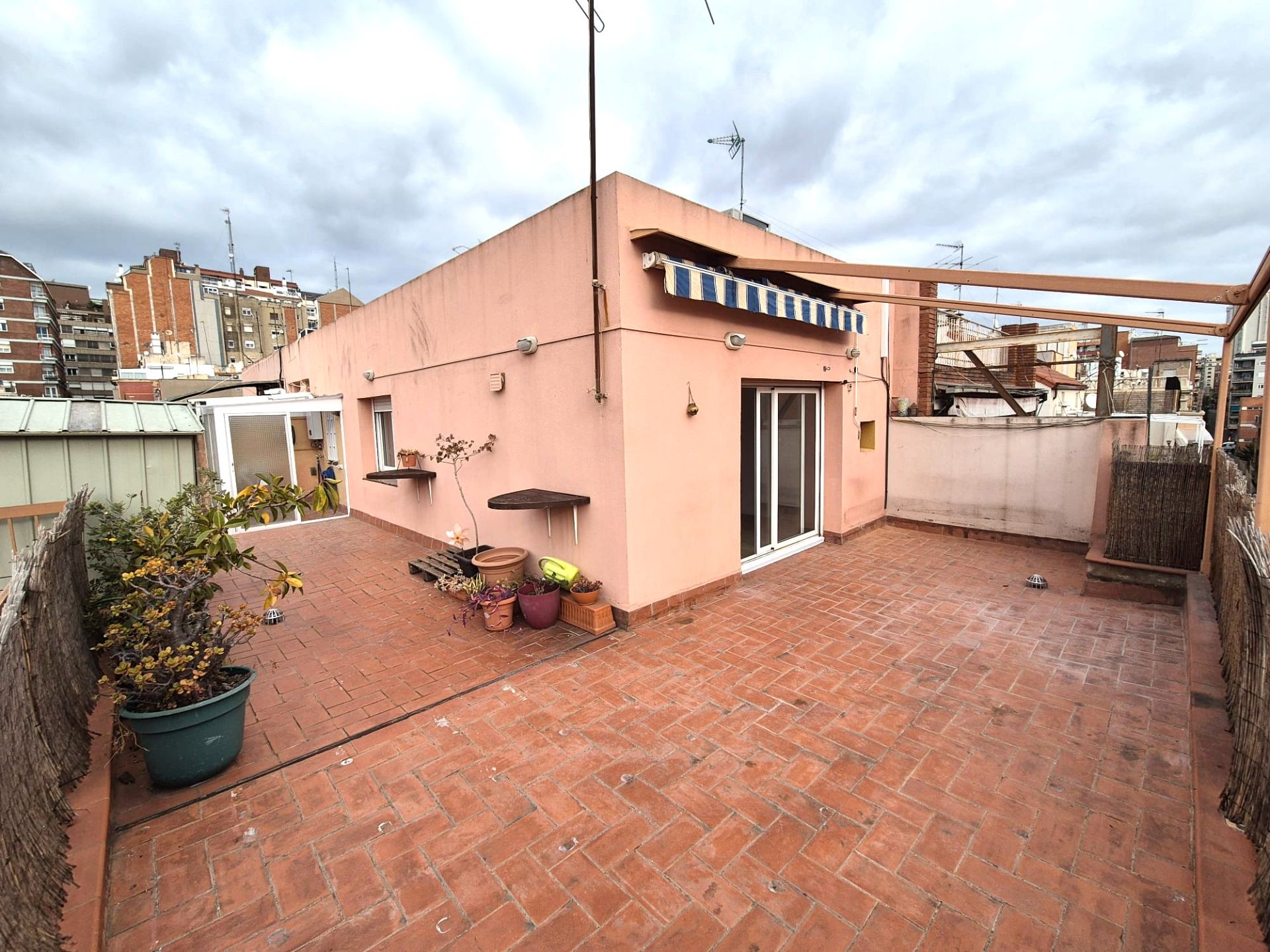 Terrace of Flat to rent in  Barcelona Capital  with Parquet flooring, Terrace and Pets allowed