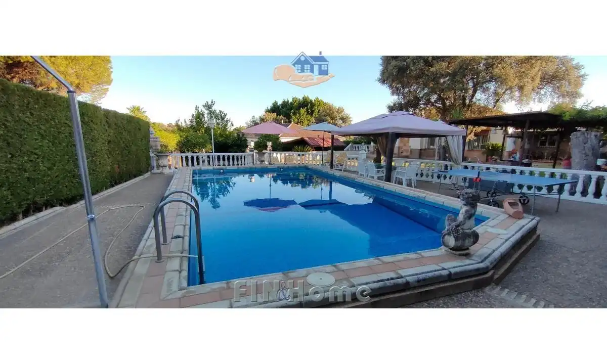 Piscina de Casa o chalet en venta en Gerena con Aire acondicionado, Jardín privado y Trastero