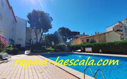 Swimming pool of Planta baja for sale in L'Escala