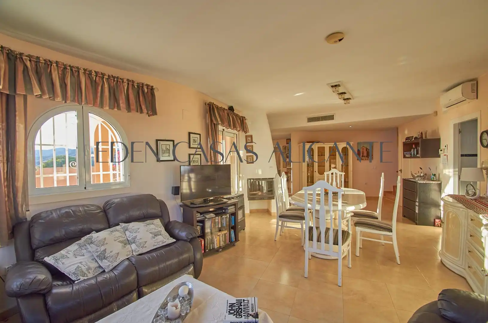 Sala de estar de Casa o chalet en venta en Villajoyosa / La Vila Joiosa con Aire acondicionado, Jardín privado y Terraza