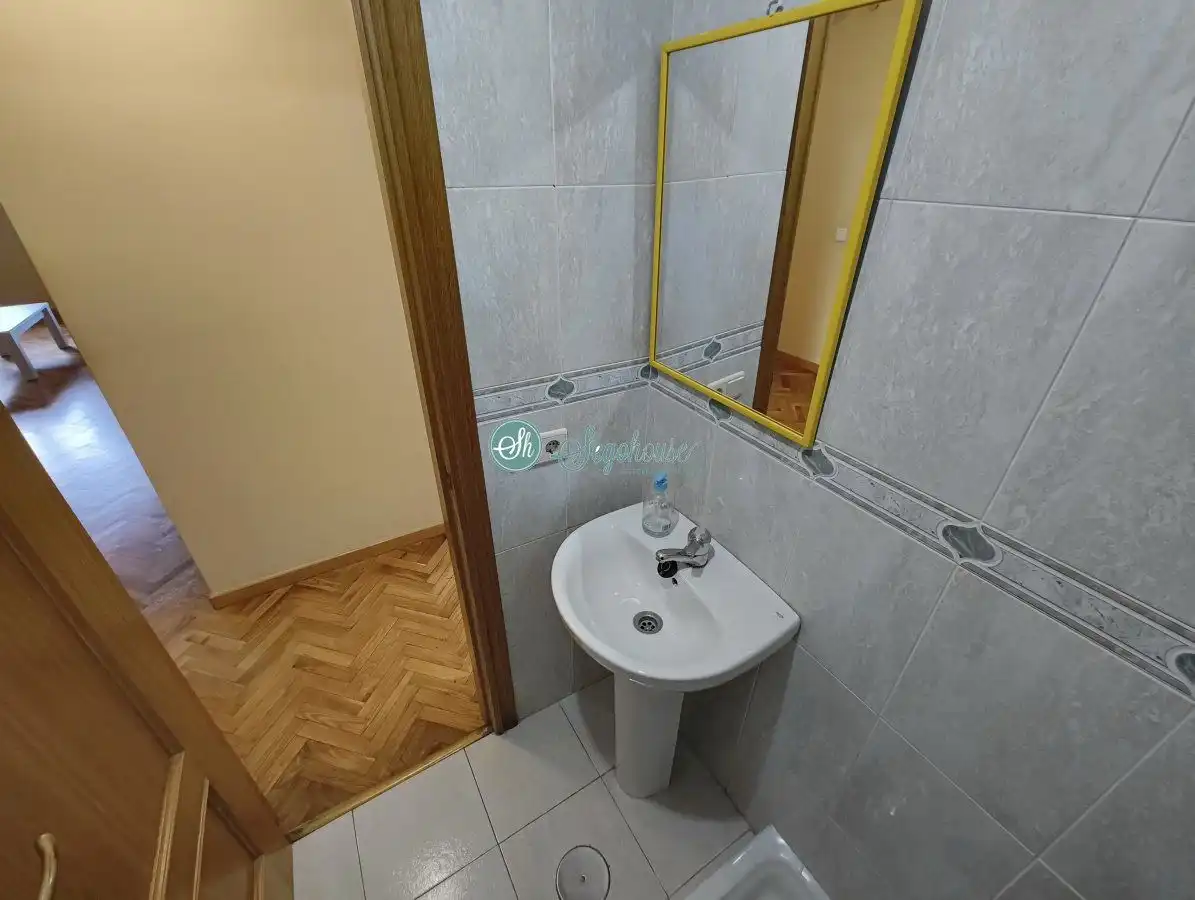 Bathroom of Flat for sale in Segovia  with Heating, Storage room and Furnished