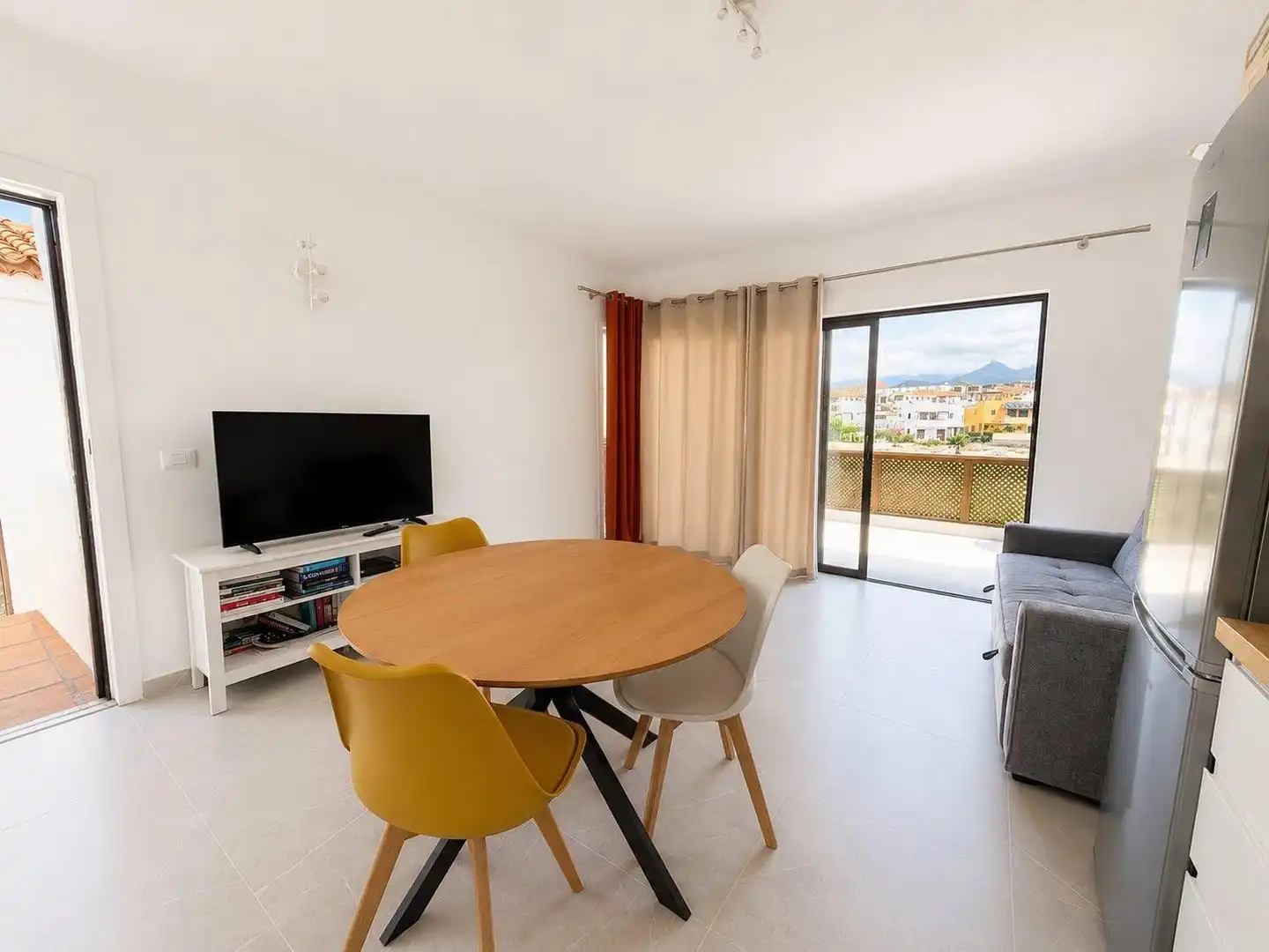 Menjador de Apartament de lloguer en San Miguel de Abona amb Aire condicionat, Terrassa i Balcó