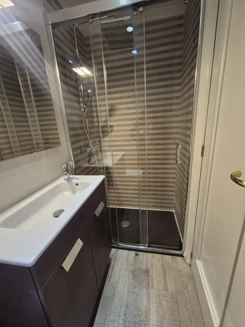 Badezimmer von Wohnung zur Miete in Madrid mit Klimaanlage, Heizung und Möbliert