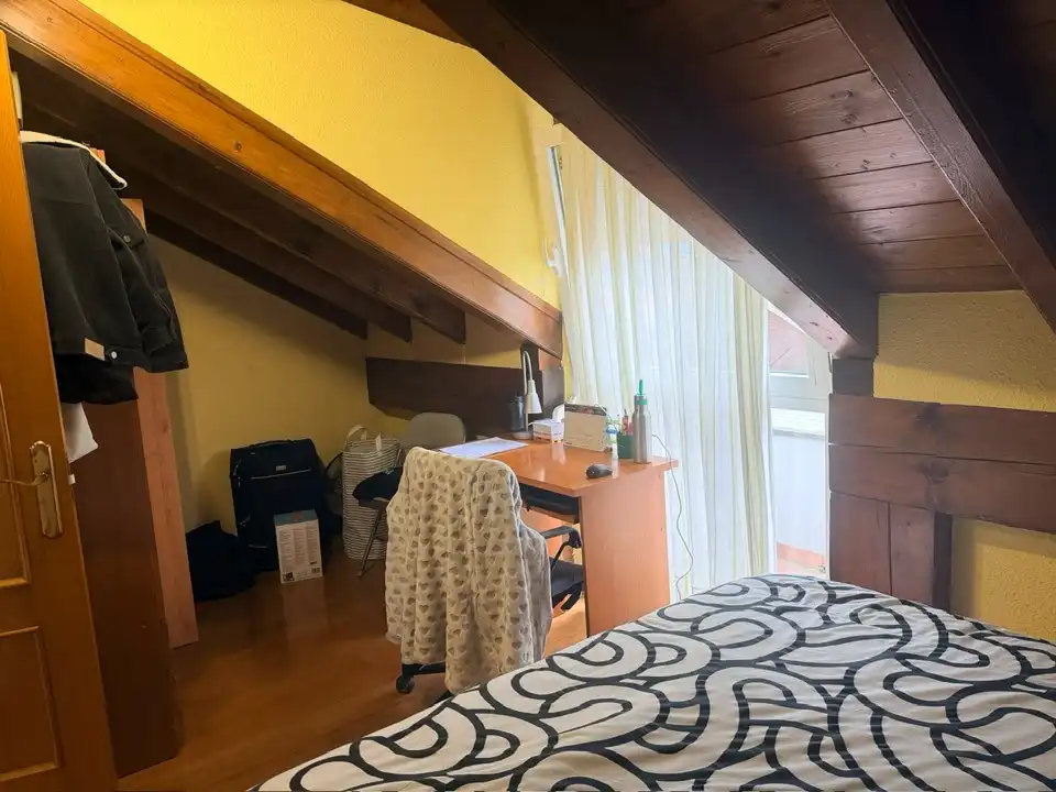 Habitación de Casa adosada en venta en Torrelavega  con Calefacción, Parquet y Terraza