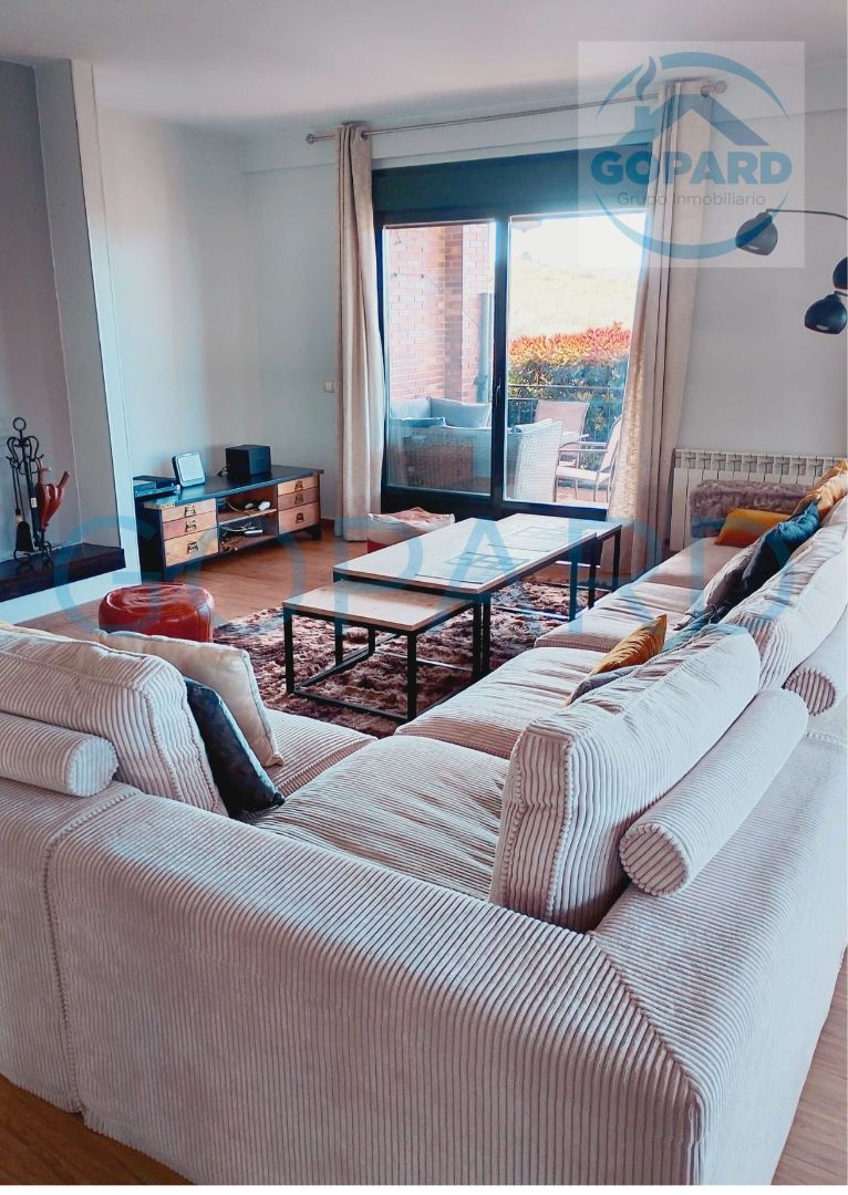 Sala de estar de Casa adosada de alquiler en Quijorna con Aire acondicionado, Calefacción y Jardín privado