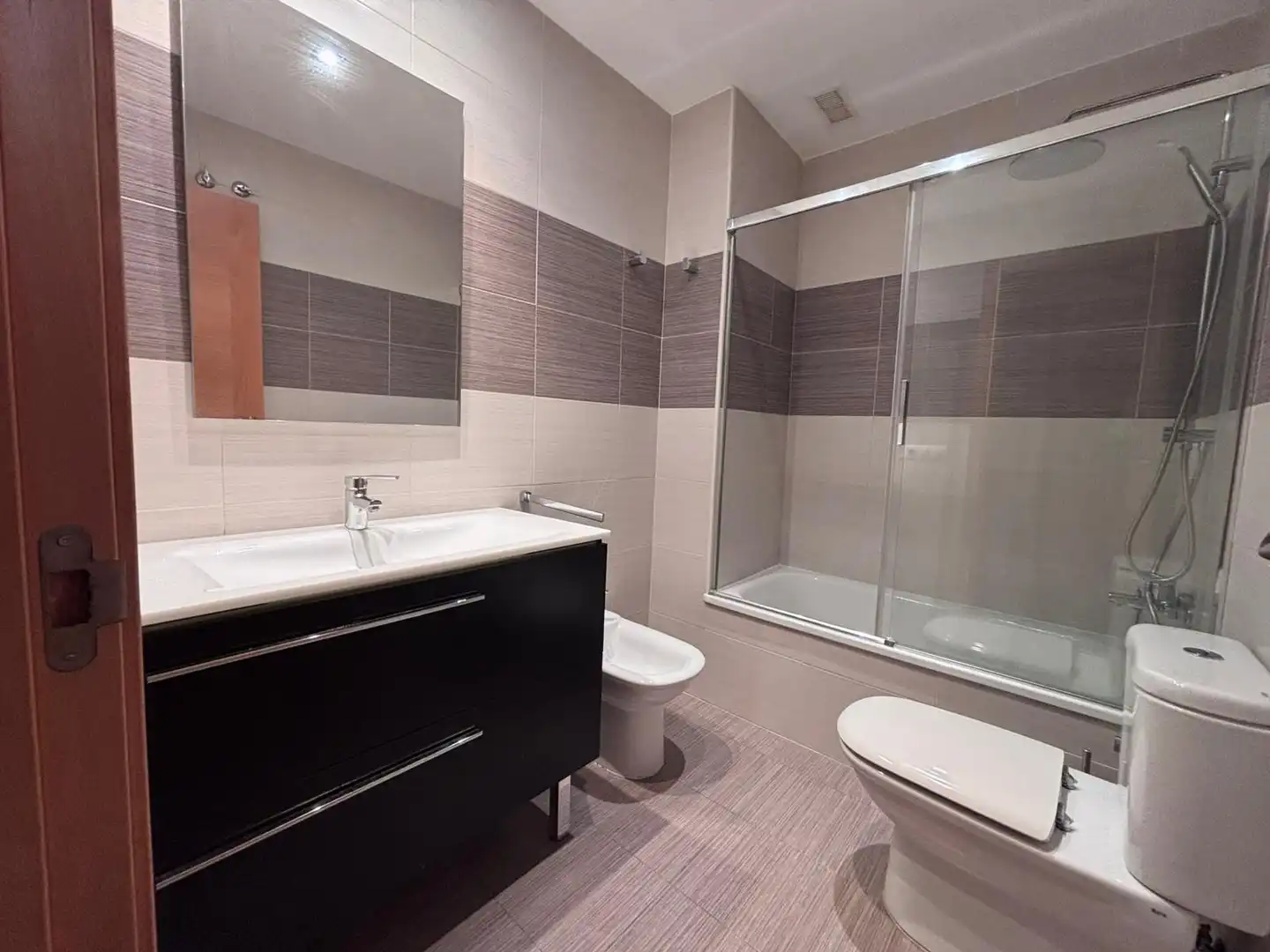 Bathroom of Flat for rent in Burjassot  with Air Conditioner and Furnished