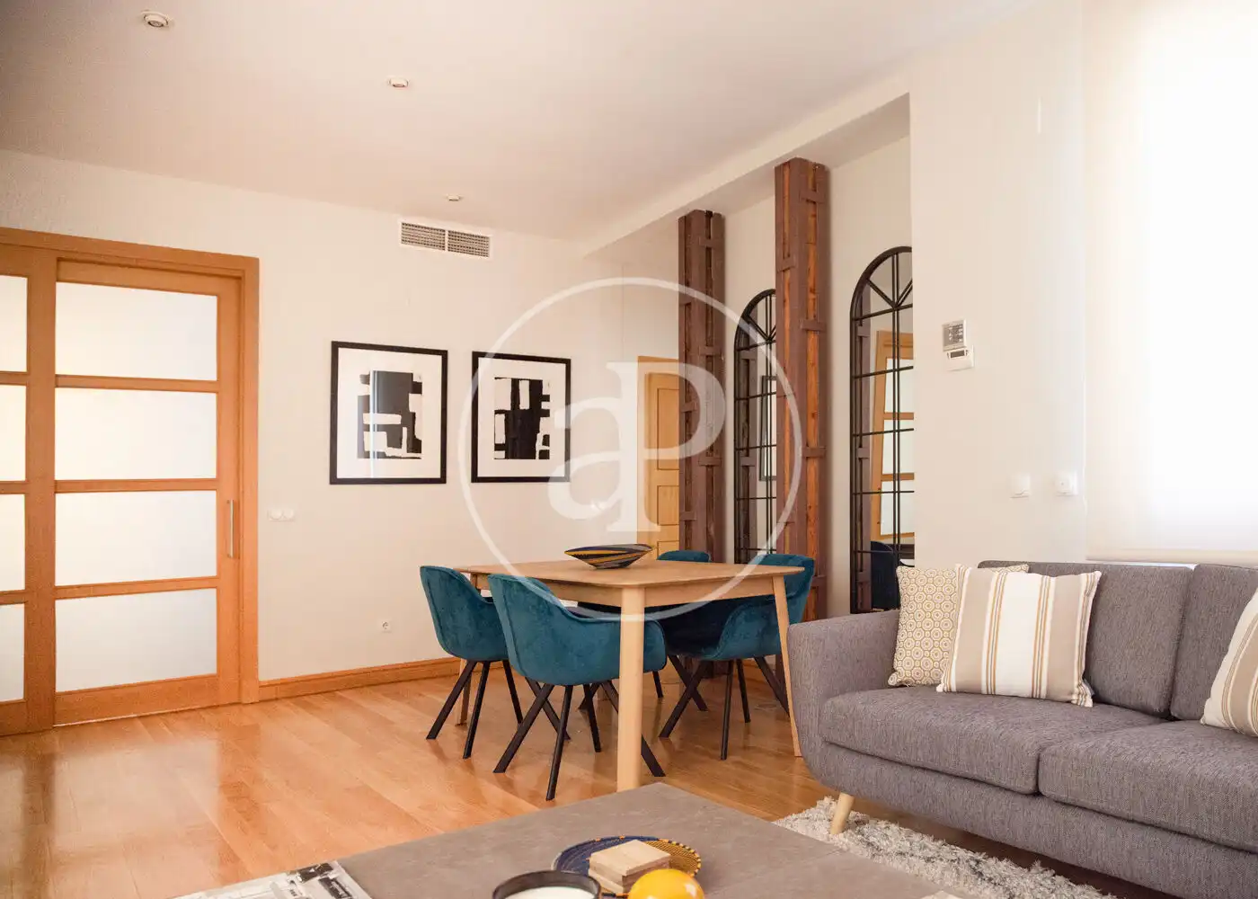 Living room of Flat for sale in Madrid  with Air Conditioner, Heating and Furnished