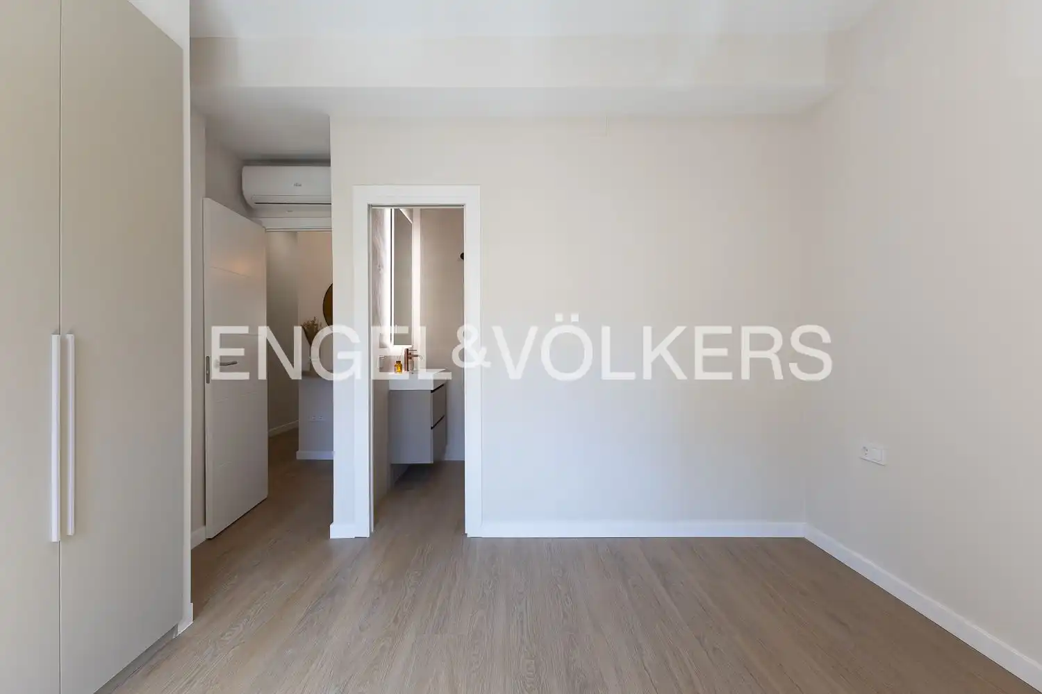 Habitación de Piso en venta en Valencia con Aire acondicionado, Calefacción y Terraza