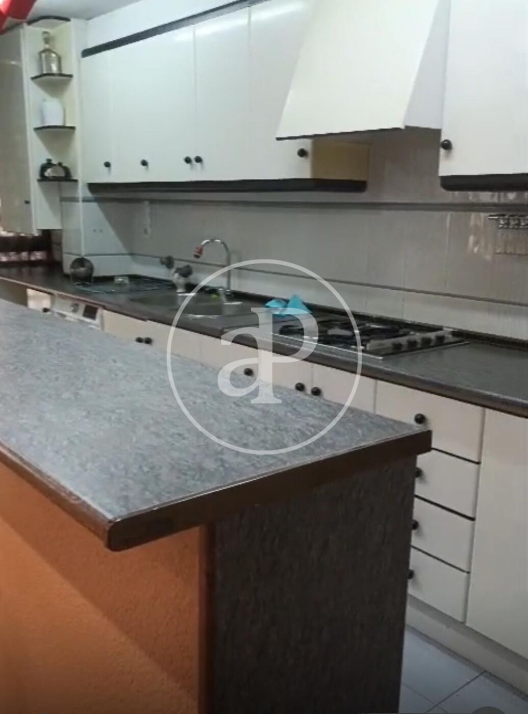 Cuina de Pis de lloguer en  Valencia Capital amb Aire condicionat, Calefacció i Moblat