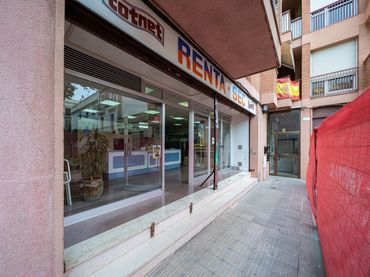 Locale commerciale in vendita a Mestral