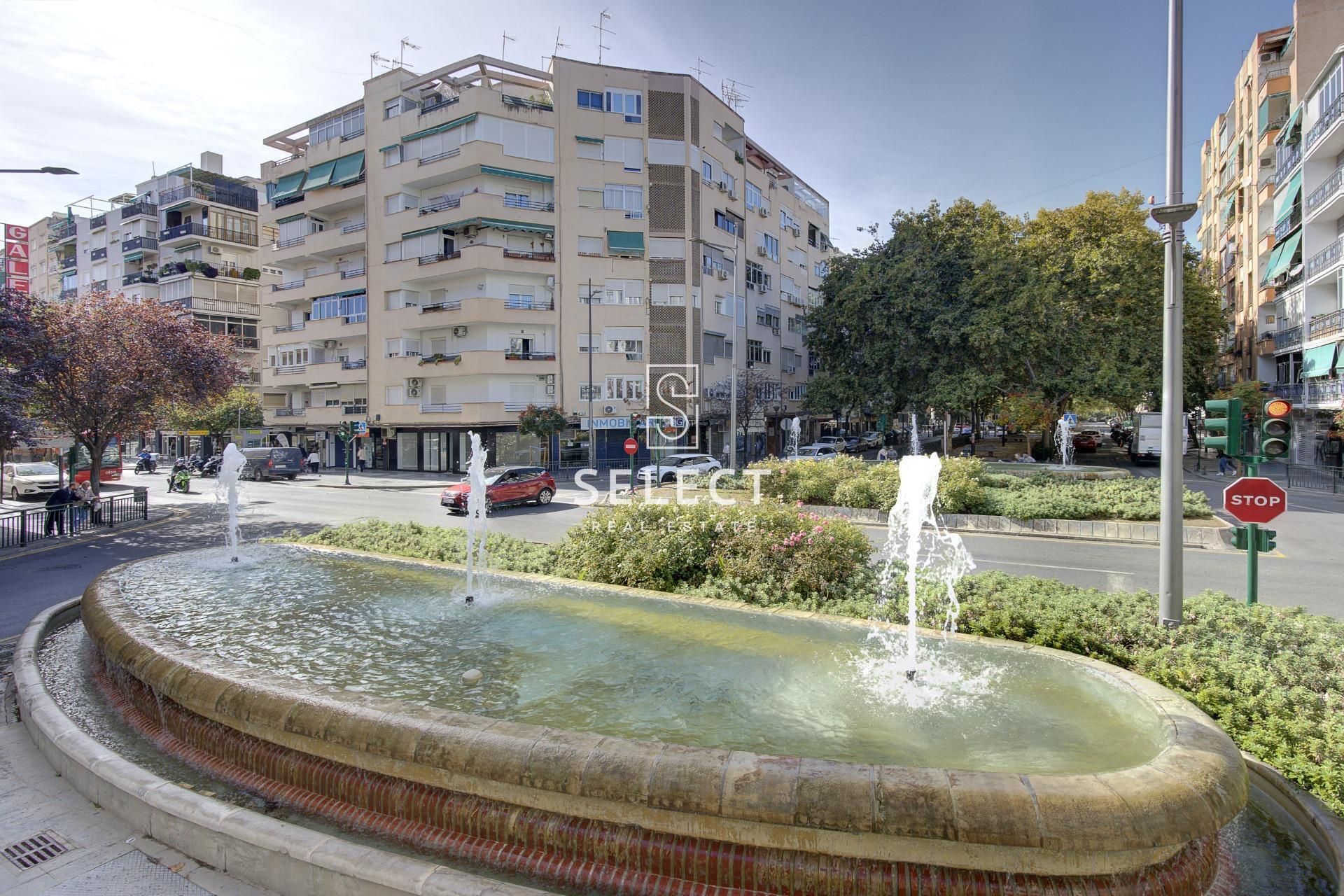 Vista exterior de Apartament en venda en  Granada Capital amb Calefacció, Terrassa i Balcó
