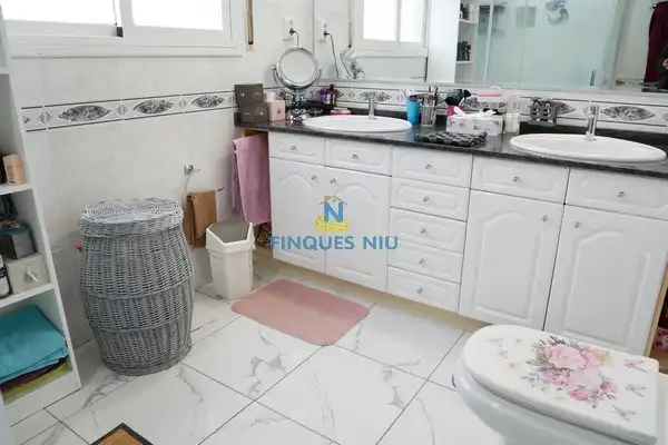 Badezimmer von Haus oder Chalet zum Verkauf in Maçanet de la Selva mit Heizung, Privatgarten und Schwimmbad