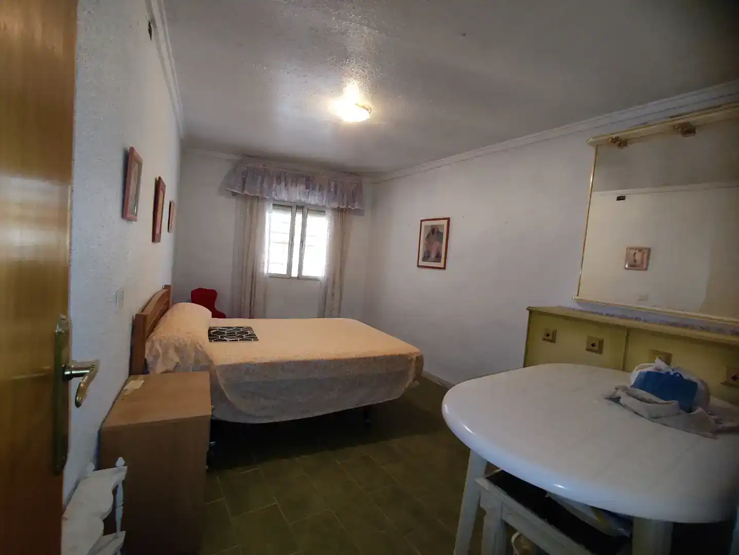 Dormitori de Casa adosada en venda en Elda amb Traster i Moblat