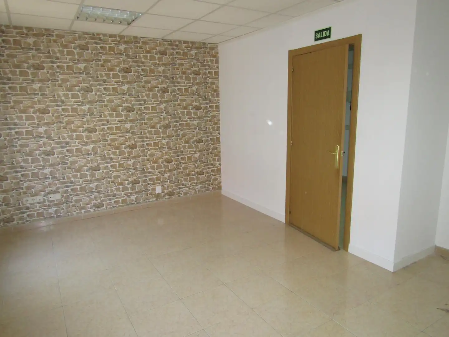 Office for rent in Veredillas
