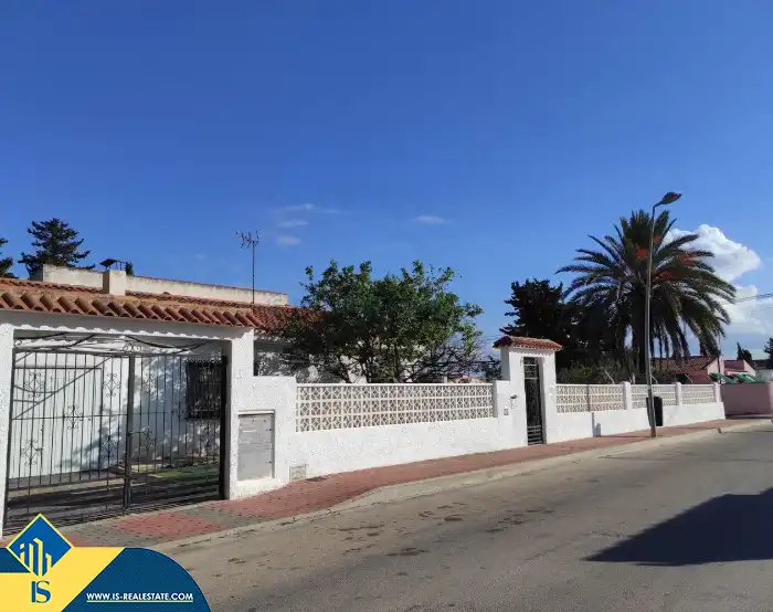 Vista exterior de Casa o chalet en venta en Torrevieja con Terraza y Amueblado