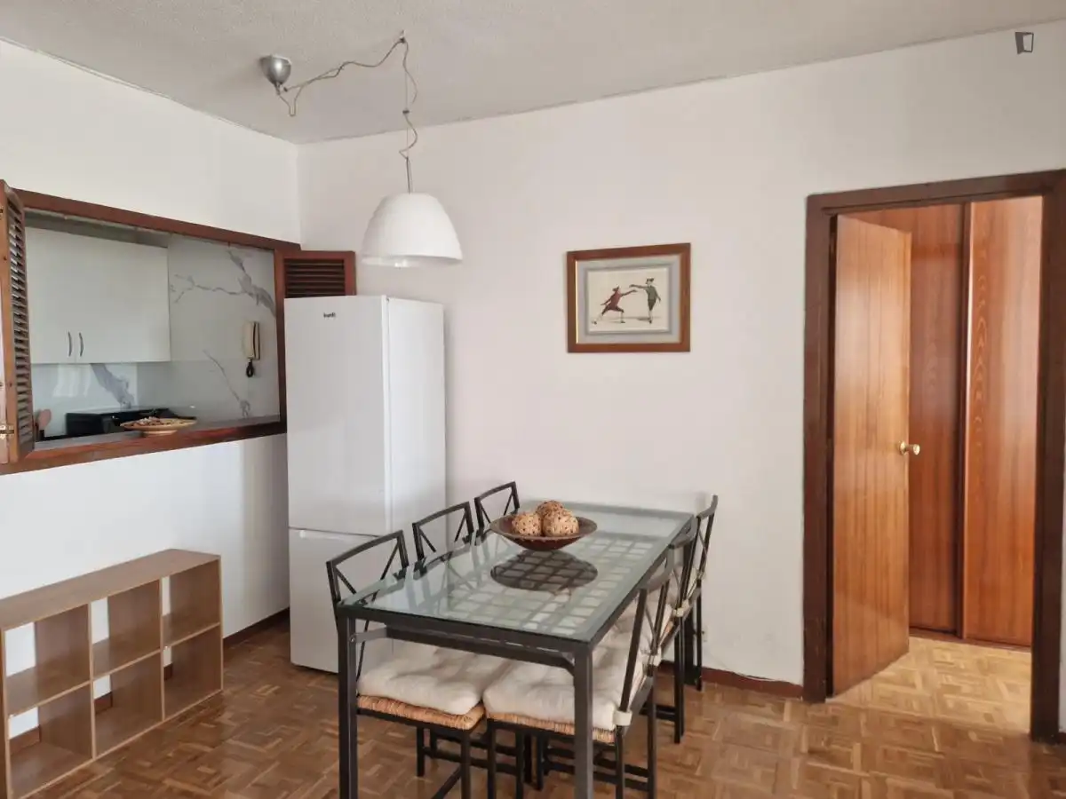 Comedor de Apartamento de alquiler en Madrid con Aire acondicionado, Calefacción y Amueblado