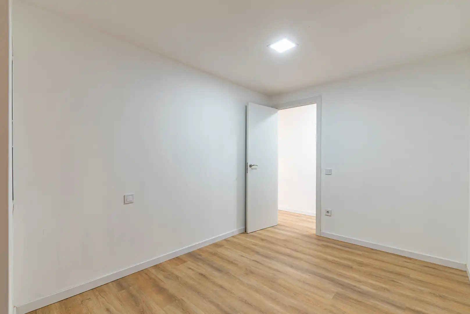 Flat for sale in L'Hospitalet de Llobregat  with Air Conditioner, Heating and Parquet flooring