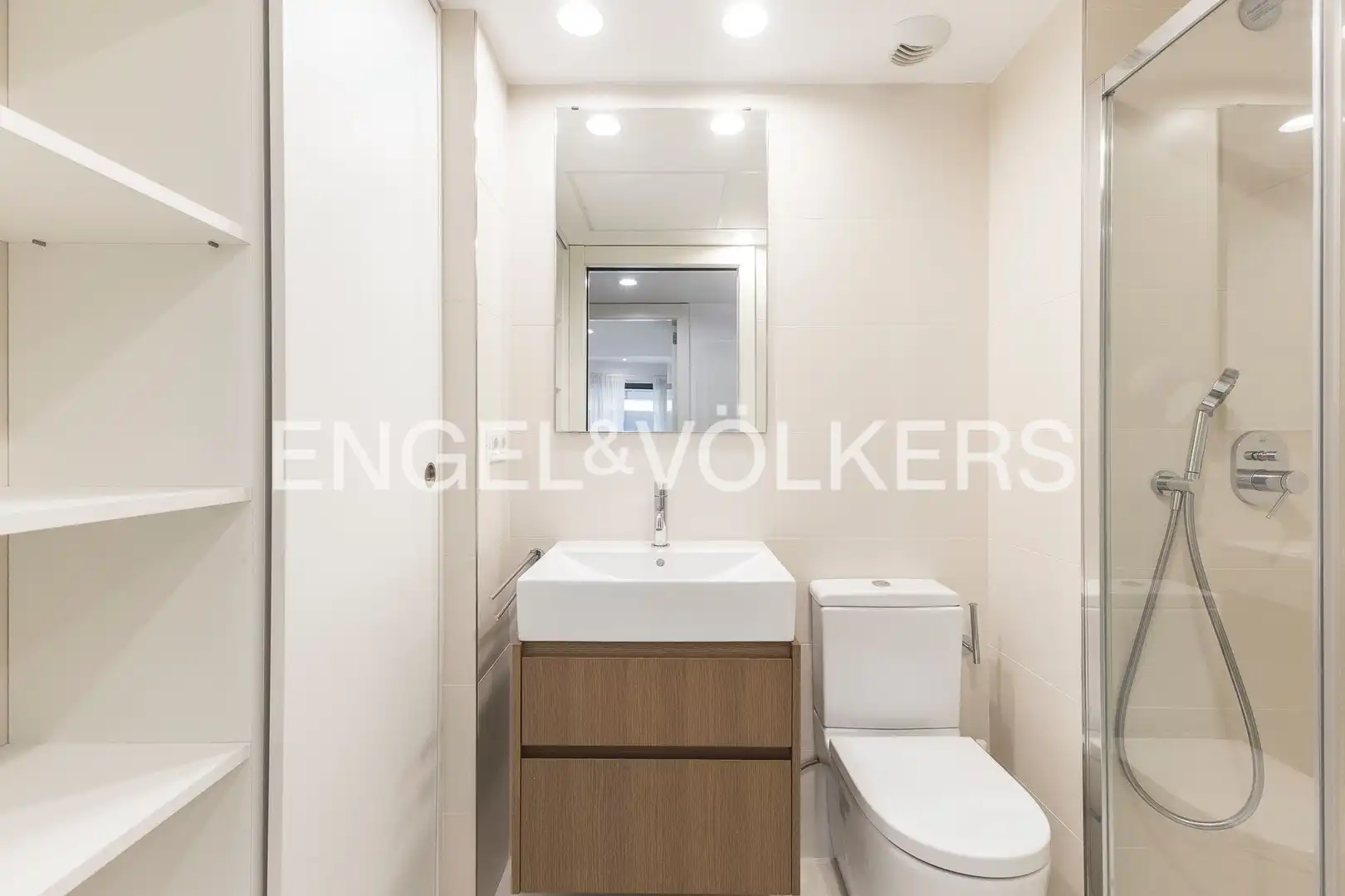 Bany de Apartament en venda en Barcelona amb Aire condicionat, Calefacció i Terrassa