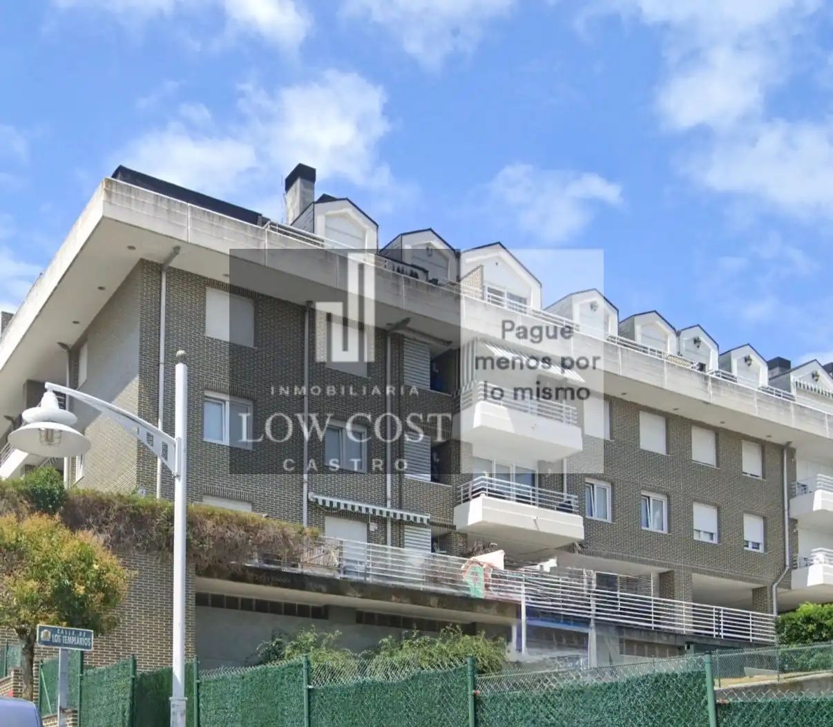 Vista exterior de Ático en venta en Castro-Urdiales con Calefacción, Terraza y Balcón