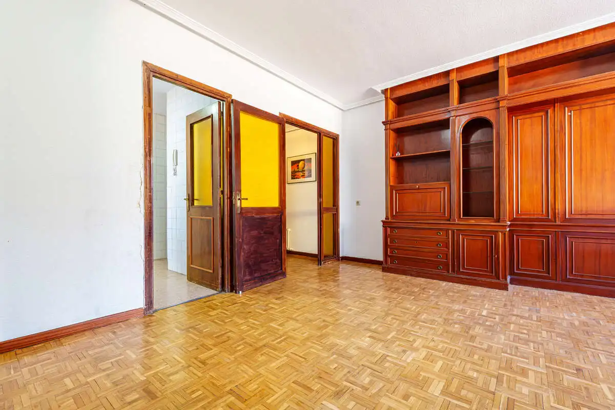 Wohnung zum Verkauf in Madrid mit Heizung, Terrasse und Ofen