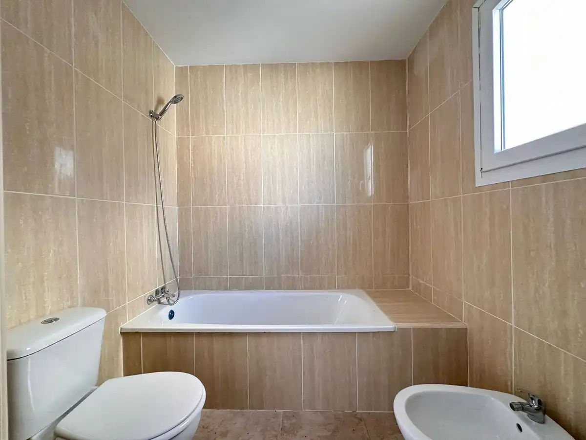 Bany de Apartament en venda en Manilva amb Terrassa i Piscina comunitària