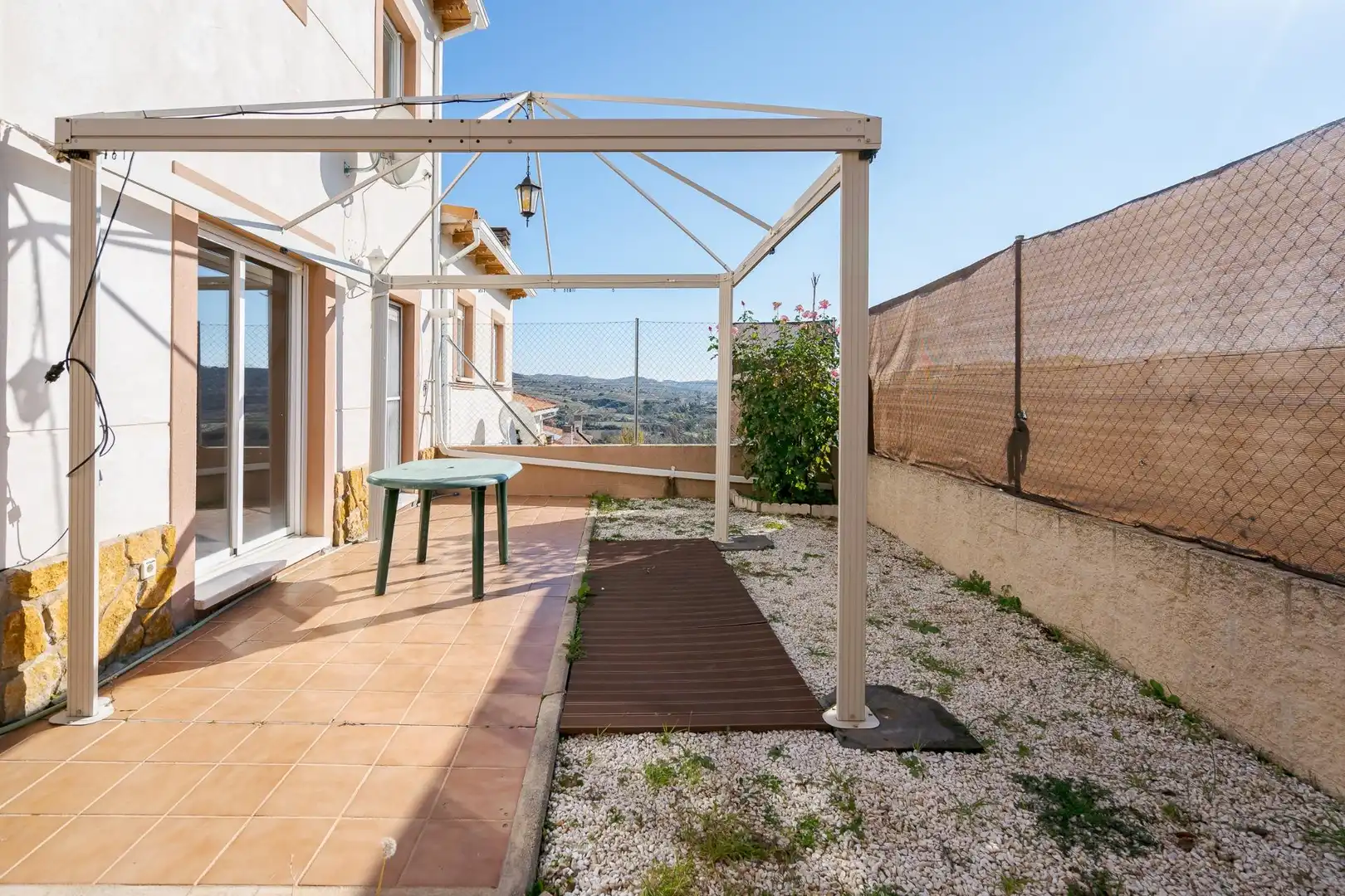 Terrasse von Einfamilien-Reihenhaus zum Verkauf in Carabaña mit Heizung, Privatgarten und Terrasse