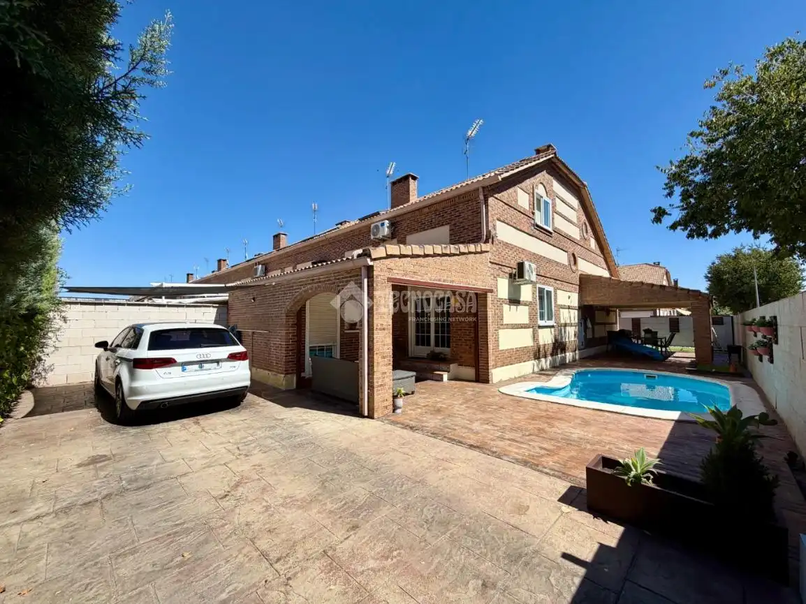 Casa pareada en venta en Villanueva de la Torre