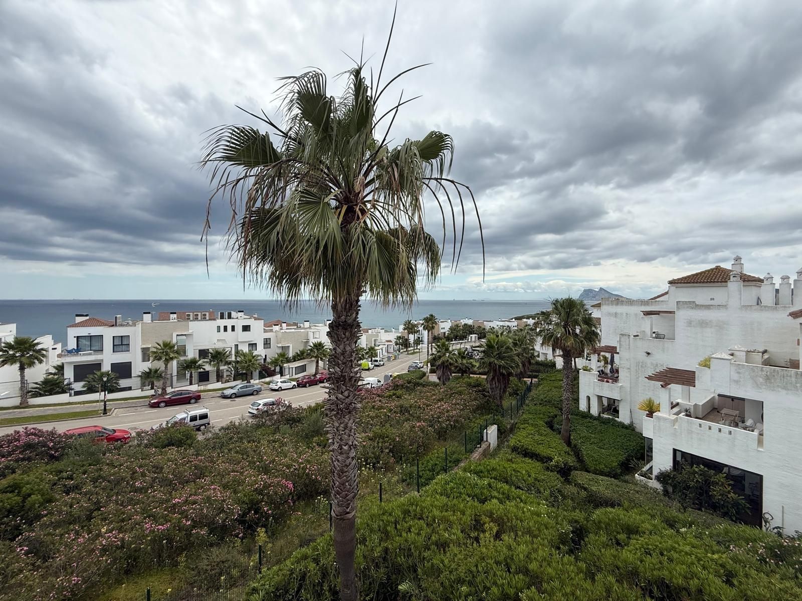 Vista exterior de Apartament en venda en La Alcaidesa amb Aire condicionat, Terrassa i Balcó