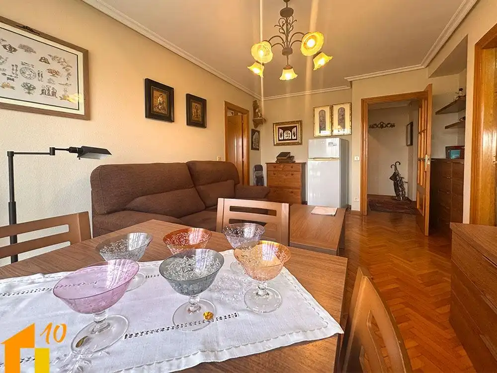 Sala de estar de Apartamento en venta en Burgos con Calefacción y Trastero