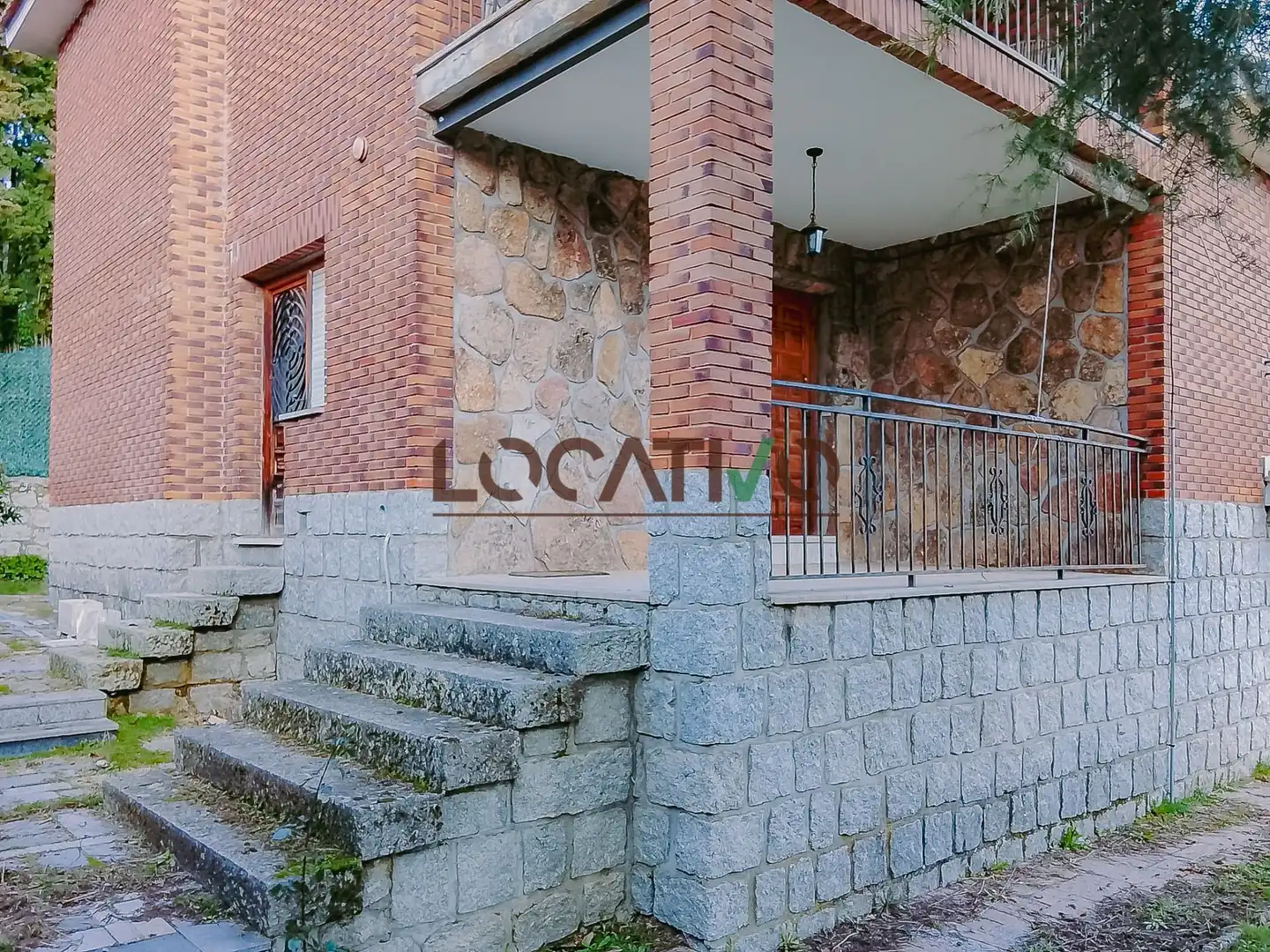 Vista exterior de Casa o chalet en venta en El Hoyo de Pinares  con Calefacción, Jardín privado y Terraza
