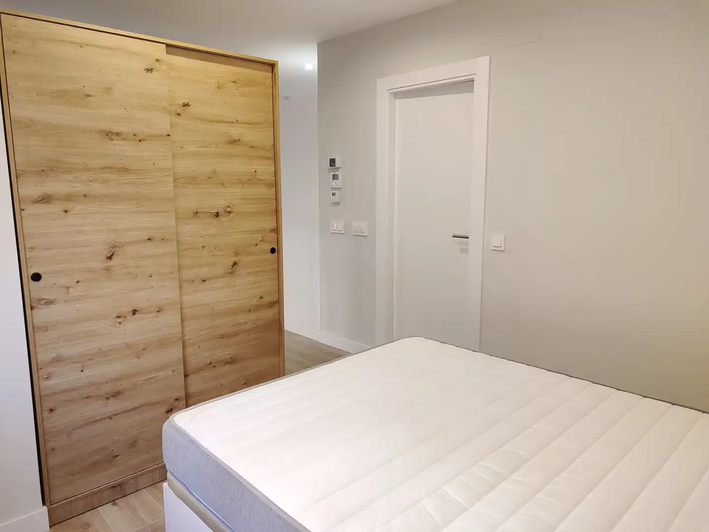 Bedroom of Flat for rent in Madrid  with Air Conditioner, Heating and Storage room