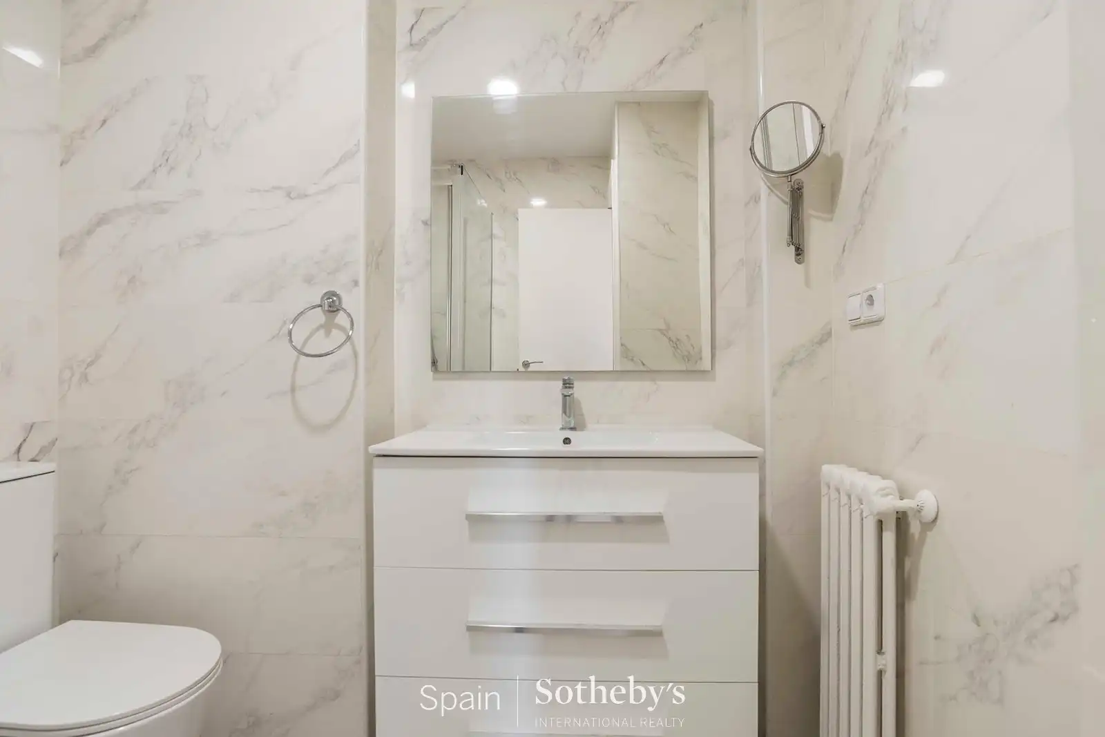 Badezimmer von Wohnungen zum Verkauf in Madrid mit Klimaanlage, Heizung und Terrasse