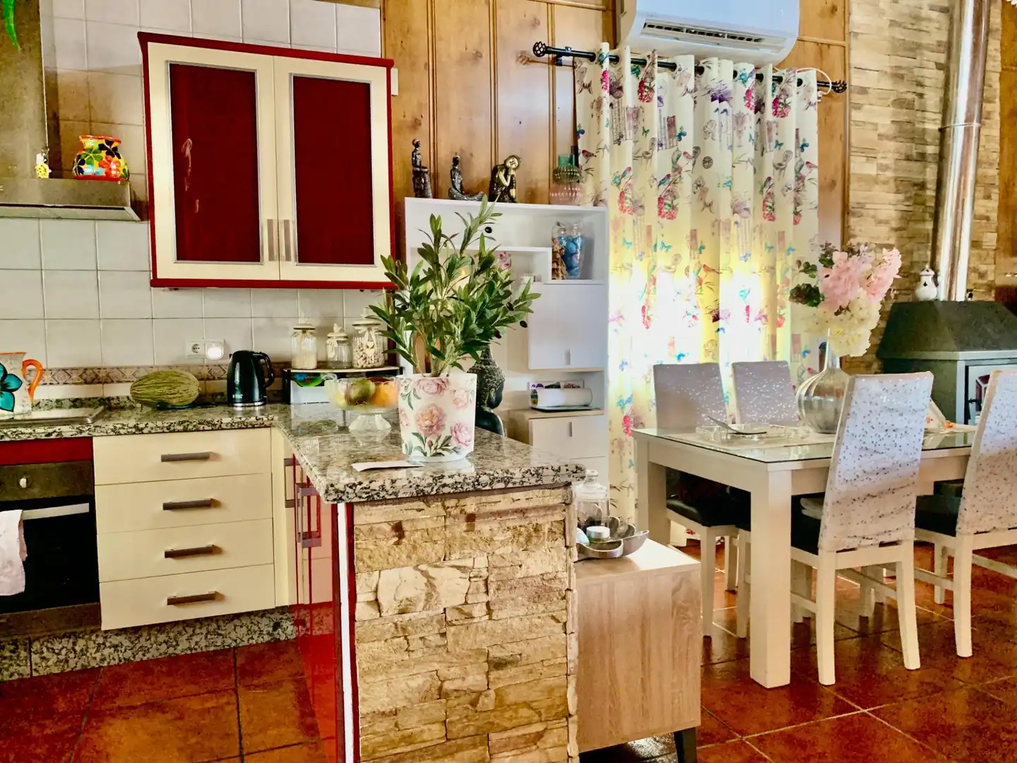 Cocina de Casa o chalet en venta en Lora del Río con Aire acondicionado, Calefacción y Jardín privado