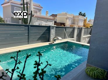 Villa avec balcon à vendre à Nueva Almería - Cortijo Grande - Vega de Acá