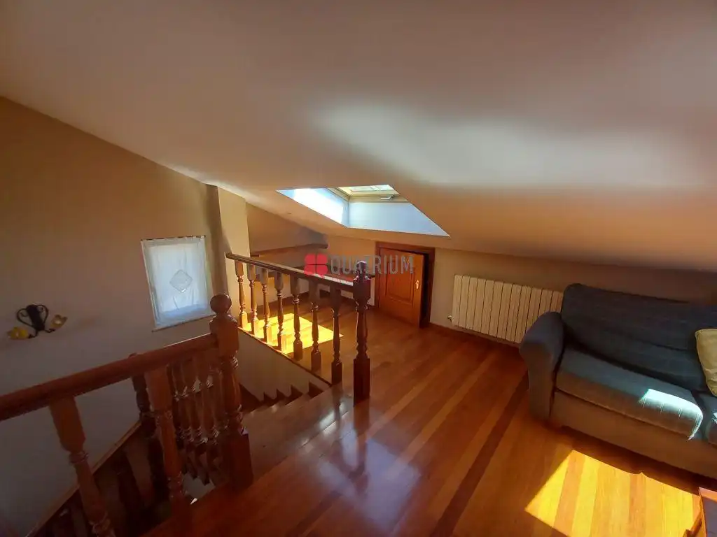 Casa o chalet de alquiler en Santiago de Compostela  con Calefacción, Jardín privado y Trastero
