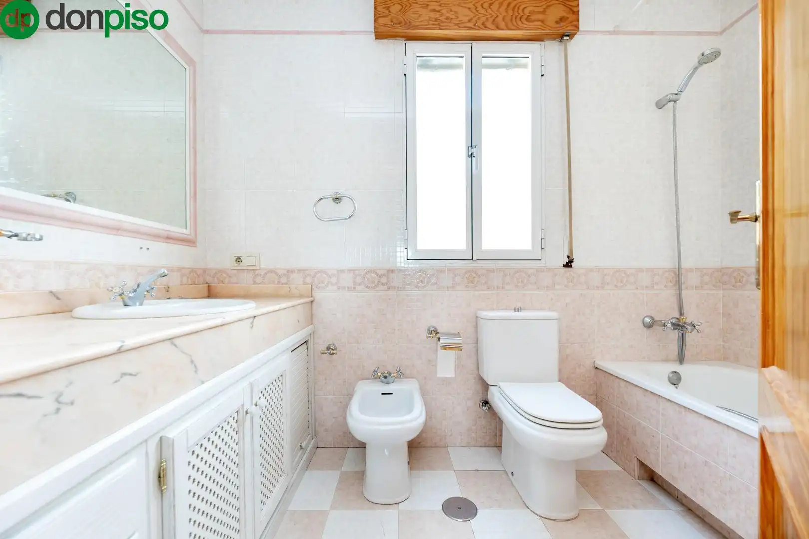 Bathroom of Detached homes for sale in Alfacar  with Terrace