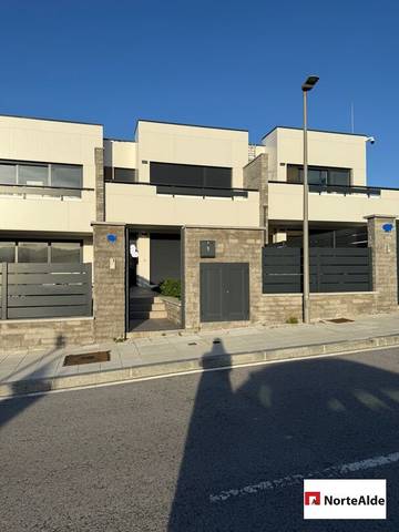 Casa adosada en Venta en Zierbena