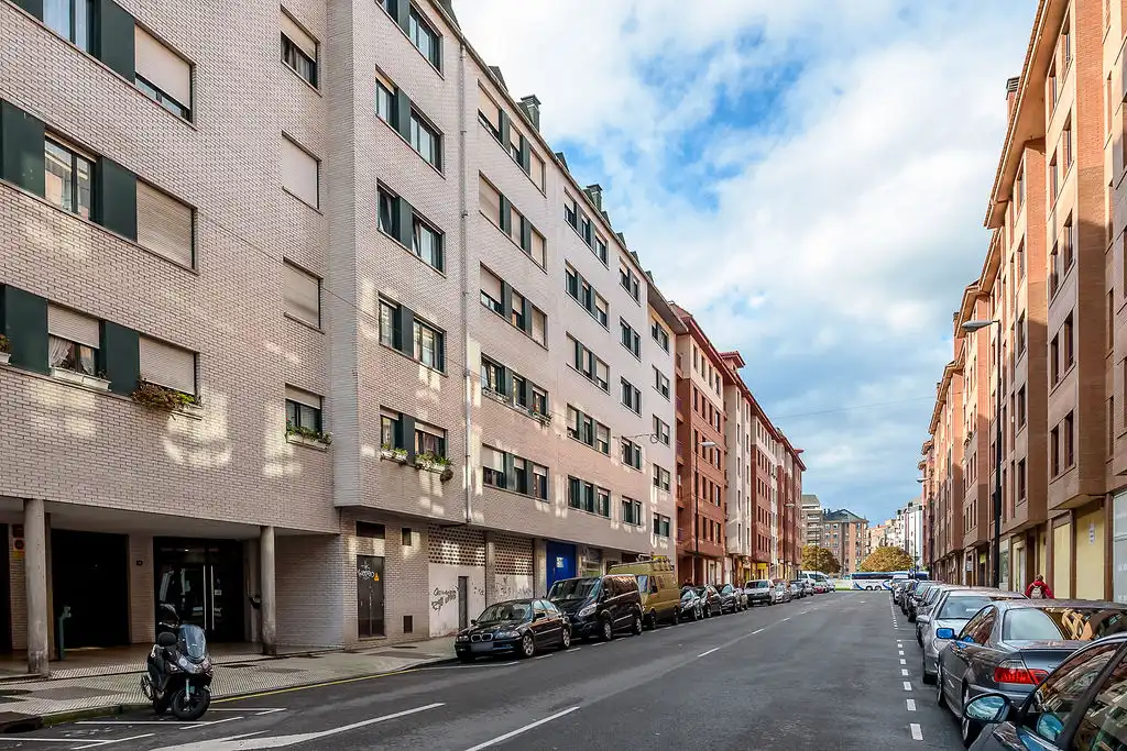 Außenansicht von Geschaftsraum zum Verkauf in Oviedo 