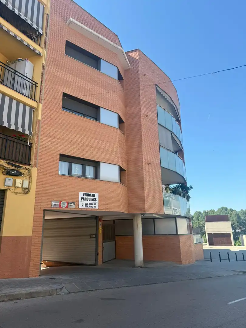 Vista exterior de Garatge en venda en Igualada