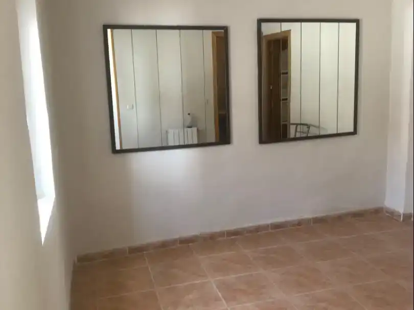 Dormitori de Casa adosada en venda en Cedillo del Condado amb Piscina